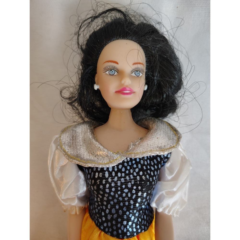 Vintage 1990s Snow White Fashion Doll